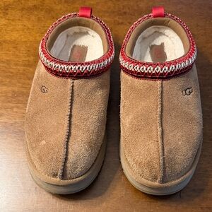 UGG Kids Moccasins in Tan and Red